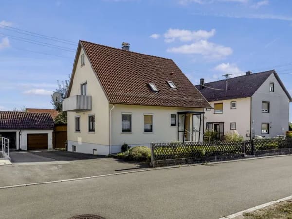 Immobilie in Eutingen im Gäu - Einfamilienhaus mit großem Garten und zwei Garagen in Rohrdorf - Bild 4