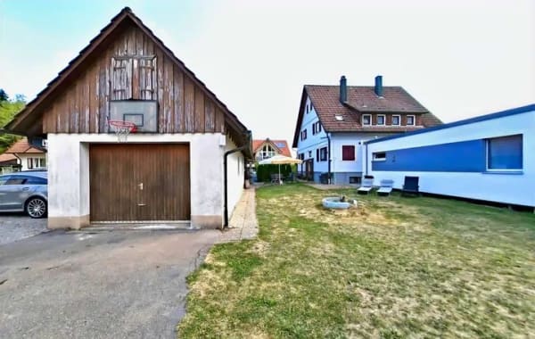 Immobilie in Simmersfeld - Modernisiertes XL-Anwesen: Haupthaus + eigenständiger Schwörer-Anbau(2024), Eventbereich, Nachbars - Bild 3