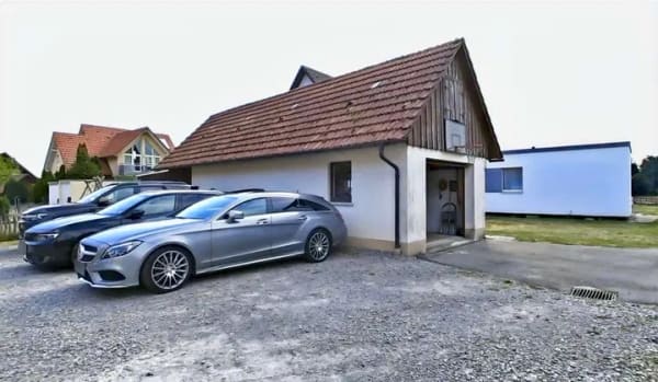 Immobilie in Simmersfeld - Modernisiertes XL-Anwesen: Haupthaus + eigenständiger Schwörer-Anbau(2024), Eventbereich, Nachbars - Bild 4