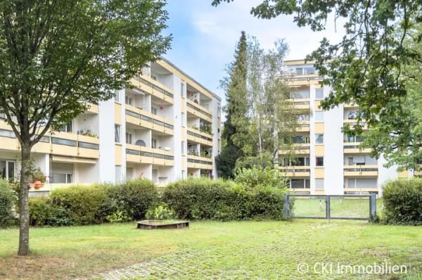 Immobilie in Krailling - Krailling im Würmtal!
Freie 3 Zi.-EG-Wohnung mit Südostloggia - Bild 0