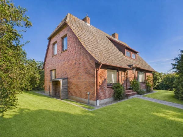 Immobilie in Behrensdorf - Einfamilienhaus mit ELW in 24321 Behrensdorf | Lütt Immobilien Kiel | Provisionsfrei für Kaufende - Bild 1