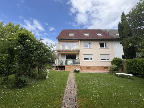 Immobilie in Wiesbaden - "Bevorzugte Lage im Freudenberg"
Dreifamilienhaus + 3 Garagen in guter Lage von Wiesbaden-Schierstein - Bild 0