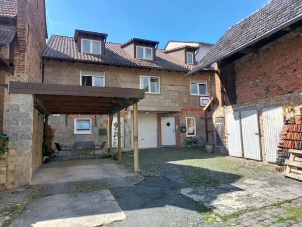 Immobilie in Fernwald - Mehrfamilienhaus mit vermieteter Einliegerwohnung, Ausbaupotenzial und großem Garten in Fernwald - Bild 0