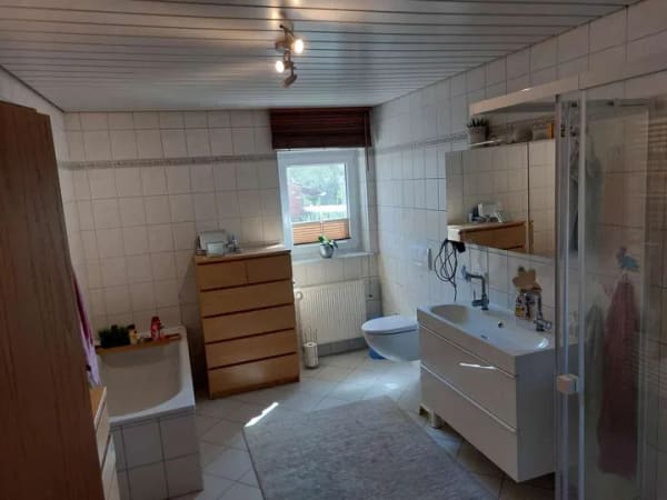 Immobilie in Fernwald - Mehrfamilienhaus mit vermieteter Einliegerwohnung, Ausbaupotenzial und großem Garten in Fernwald - Bild 4
