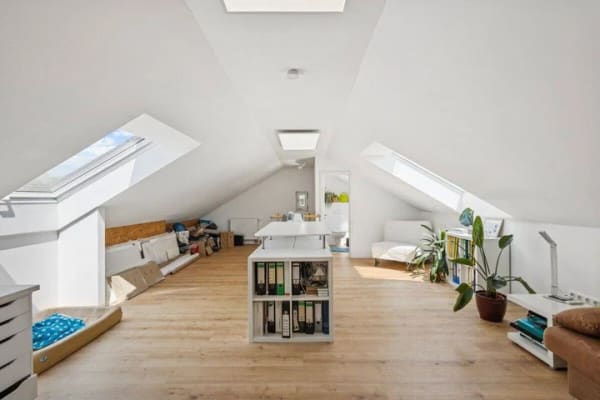 Immobilie in Mering - Dachgeschosswohnung mit Balkon, Studio im Spitzboden und zwei Bädern - Bild 1