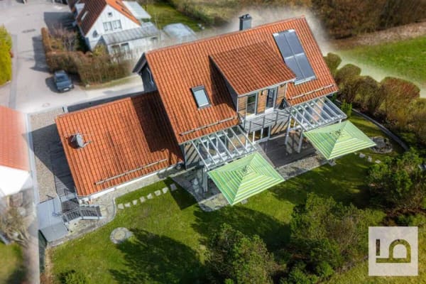 Immobilie in Wolnzach - Wunderbares EFH, 265 qm Wfl., Sauna, Büro, Einl.whg., Garagen, Traumgarten, 1337 qm Grund, Wolnzach - Bild 1