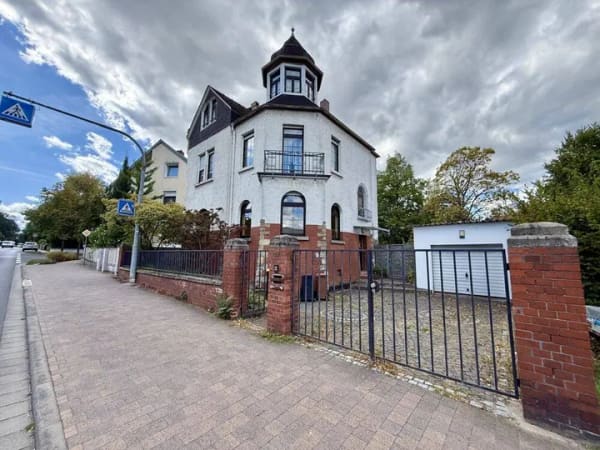 Immobilie in Budenheim - Zauberhaftes Zweigenerationenhaus in zentraler Lage von Budenheim - Wald fußläufig erreichbar - Bild 1