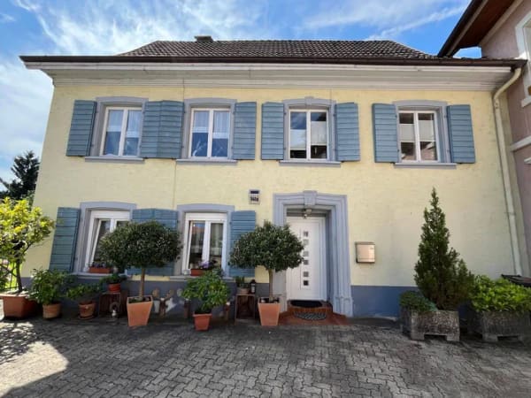 Immobilie in Schopfheim - Zweifamilienwohnhaus mit Doppelgarage, Schuppen u. Gartenhaus auf  tollem, großen Grundstück ! - Bild 2