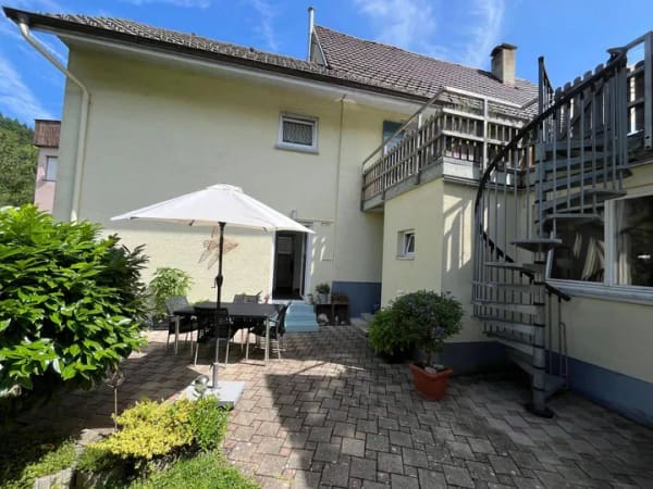 Immobilie in Schopfheim - Zweifamilienwohnhaus mit Doppelgarage, Schuppen u. Gartenhaus auf  tollem, großen Grundstück ! - Bild 3