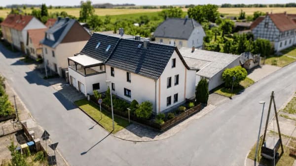 Immobilie in Ilmtal-Weinstraße - Zwei Häuser auf einem Grundstück – vielseitiges Wohnen mit großzügigem Platzangebot in Liebstedt - Bild 0