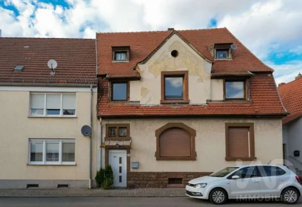 Immobilie in Hettenleidelheim - Sanierungsbedürftiges Einfamilienhaus mit Entwicklungspotenzial auf großzügigem Grundstück - Bild 0