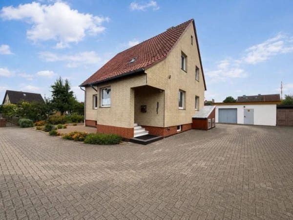 Immobilie in Brome - Zwei Häuser auf großzügigem Grundstück - Bild 1