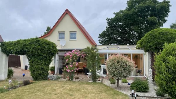 Immobilie in Lauta - Familienglück mit Gartenoase - Bild 2