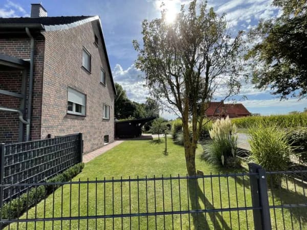 Immobilie in Hohnhorst - Attraktives 3-Familienhaus mit 284 m² Wohnfläche, großem Grundstück und umfangreicher Ausstattung - Bild 1