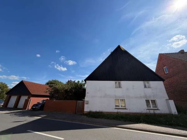Immobilie in Havelberg - Seltenes Anwesen an der Havel: Zwei Wohnhäuser, Scheune und Doppelgaragen auf 1.460 m² - Bild 0