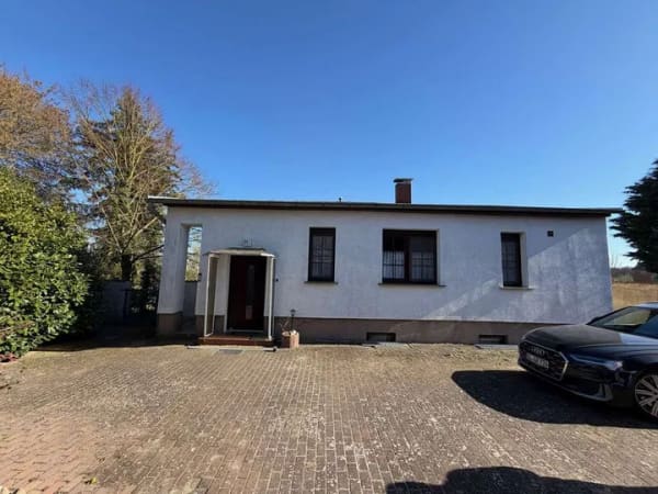 Immobilie in Havelberg - Seltenes Anwesen an der Havel: Zwei Wohnhäuser, Scheune und Doppelgaragen auf 1.460 m² - Bild 2