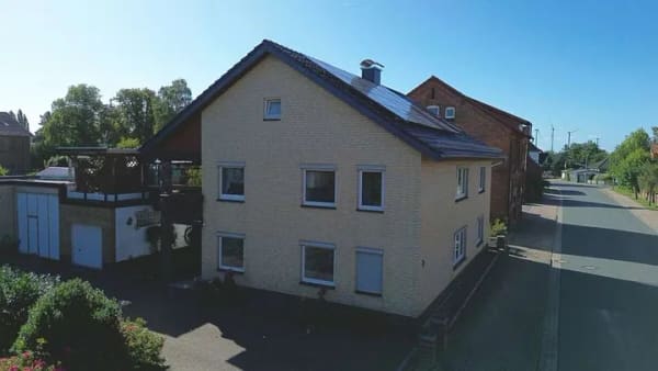 Immobilie in Algermissen - Großzügiges Ein-/Zweifamilienhaus mit Dachterrassen-Oase und eigener Stromversorgung - Bild 0
