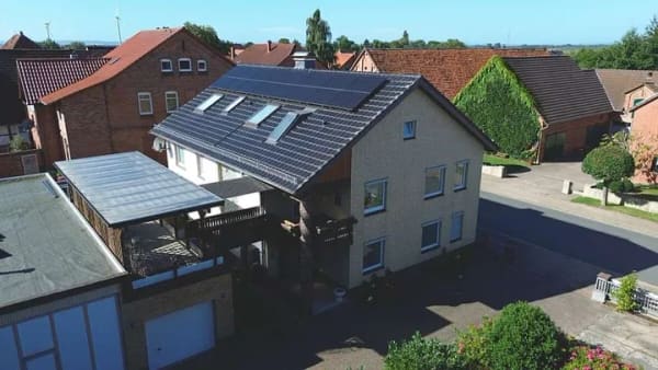 Immobilie in Algermissen - Großzügiges Ein-/Zweifamilienhaus mit Dachterrassen-Oase und eigener Stromversorgung - Bild 1