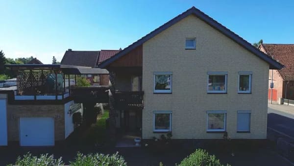 Immobilie in Algermissen - Großzügiges Ein-/Zweifamilienhaus mit Dachterrassen-Oase und eigener Stromversorgung - Bild 2