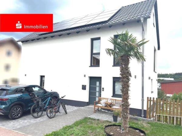 Immobilie in Sinntal - Modern wohnen, nachhaltig leben - hochwertiges Einfamilienhaus nach KfW40 Standard in guter Lage - Bild 0