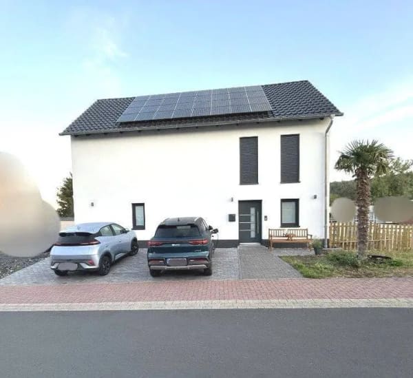 Immobilie in Sinntal - Modern wohnen, nachhaltig leben - hochwertiges Einfamilienhaus nach KfW40 Standard in guter Lage - Bild 1