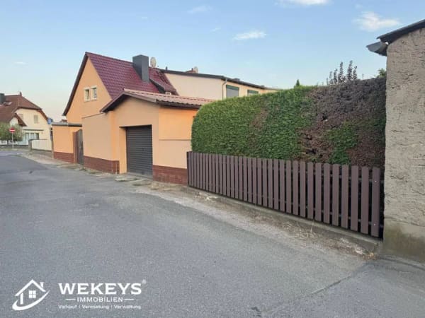 Immobilie in Kölleda - Kompaktes Einfamilienhaus mit Garten, Keller und Garagen in Kölleda - Bild 0
