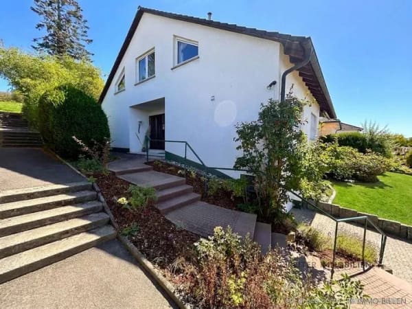 Immobilie in Petersberg - Bereit für diese Großzügigkeit? Ein Petersberger Rohdiamant mit Garage sucht seinen Schleifer - Bild 2