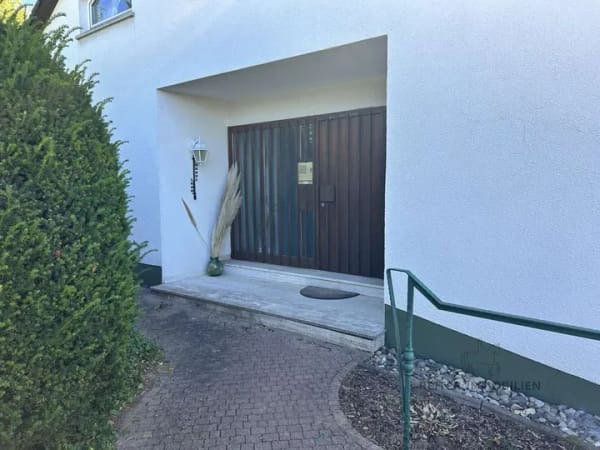 Immobilie in Petersberg - Bereit für diese Großzügigkeit? Ein Petersberger Rohdiamant mit Garage sucht seinen Schleifer - Bild 3