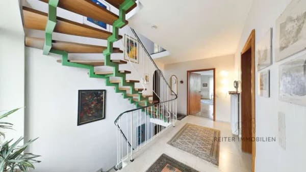 Immobilie in Petersberg - Bereit für diese Großzügigkeit? Ein Petersberger Rohdiamant mit Garage sucht seinen Schleifer - Bild 4