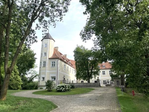 Immobilie in Pförring - Wohnen in einem Schloss! - Bild 0