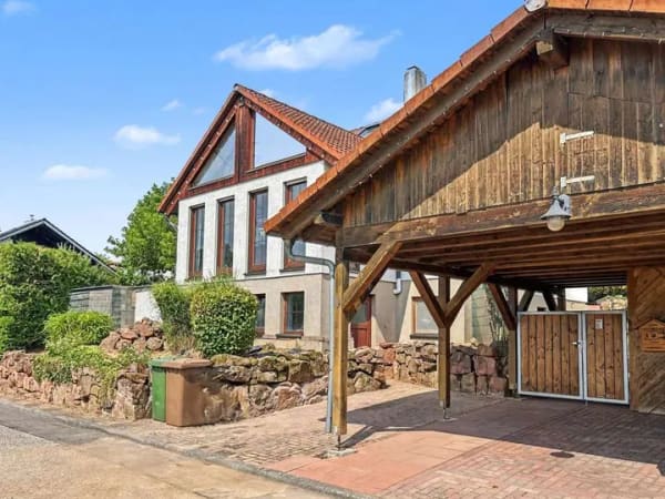 Immobilie in Schönbrunn - Exklusives Einfamilienhaus mit großem Garten und neu angelegtem Pool in Schönbrunn - Bild 1