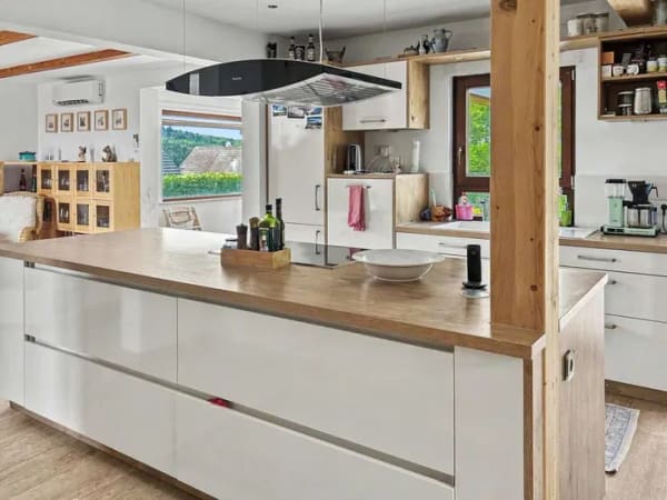 Immobilie in Schönbrunn - Exklusives Einfamilienhaus mit großem Garten und neu angelegtem Pool in Schönbrunn - Bild 3