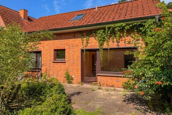Immobilie in Ahausen - Handwerker Achtung: 5 Zimmer Maisonettewohnung + Terrassen & Garage sowie privaten Garten in Ahausen - Bild 0