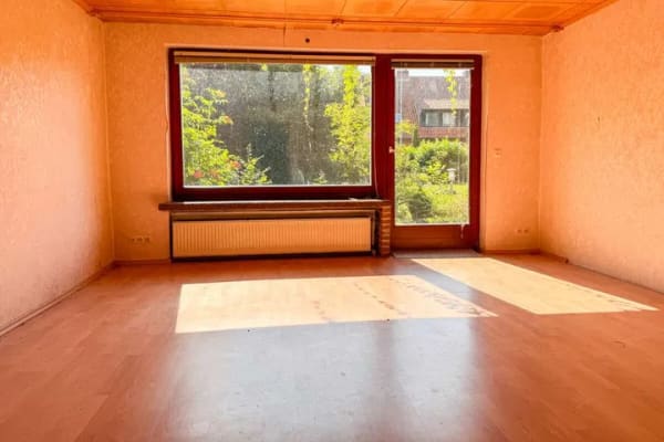 Immobilie in Ahausen - Handwerker Achtung: 5 Zimmer Maisonettewohnung + Terrassen & Garage sowie privaten Garten in Ahausen - Bild 1