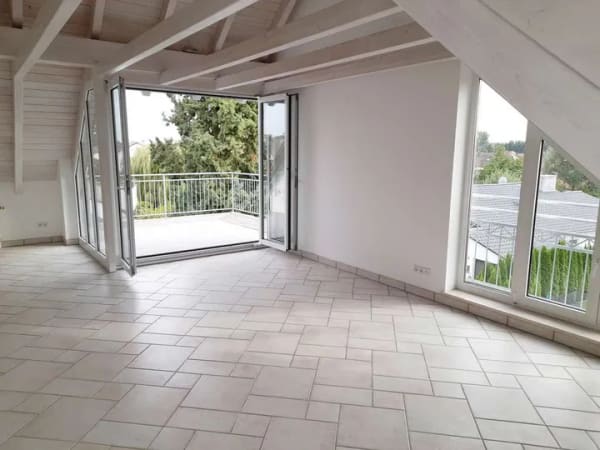 Immobilie in Großmehring - Großzügige 4-Zimmer-Dachgeschosswohnung in Großmehring - Bild 0
