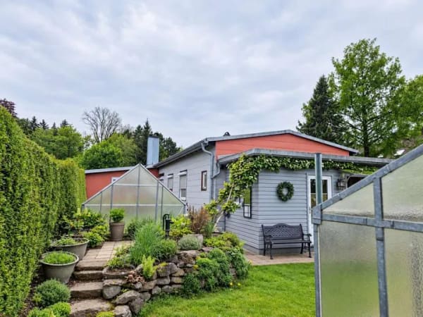 Immobilie in Memmingen - Ortsrand und doch so nah zur City? 
Bungalow auf einer Ebene mit zusätzlichen Grundstücksmöglichkeit - Bild 1