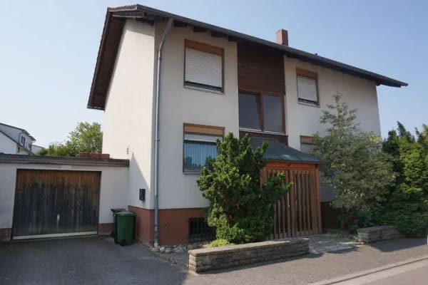 Immobilie in Bellheim - Großes Einfamilienhaus mit Keller und Garten -  Ruhige Lage in Bellheim - Bild 0
