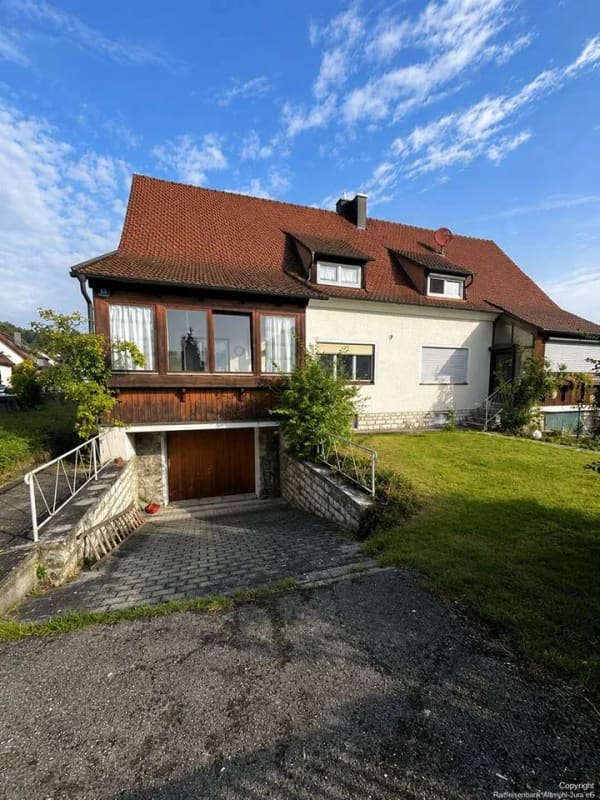 Immobilie in Beilngries - Doppelhaushälfte mit viel Potenzial in Beilngries – gestalten Sie Ihr neues Zuhause - Bild 0