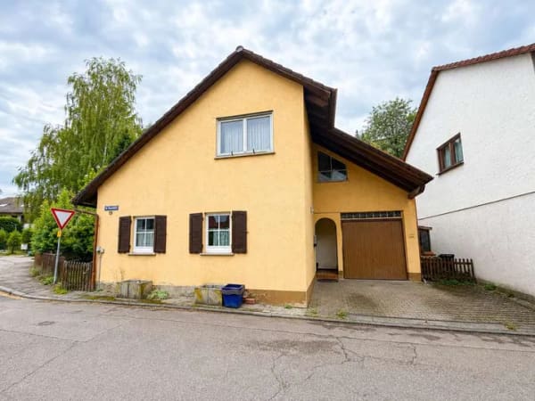 Immobilie in Bühlertann - Sanierungsbedürftiges Einfamilienhaus in zentraler Lage von Bühlertann! - Bild 0