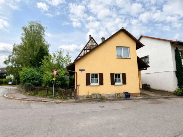 Immobilie in Bühlertann - Sanierungsbedürftiges Einfamilienhaus in zentraler Lage von Bühlertann! - Bild 1