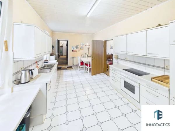 Immobilie in Wallhausen - Viel Platz für mehrere Generationen: 296m² Wohnfläche,Garten,Terrasse & Doppelgarage in ruhiger Lage - Bild 2