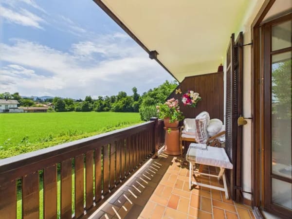 Immobilie in Prien am Chiemsee - sehr gepflegte Wohnung im 1. OG mit 2 Balkonen & traumhaftem Ausblick - Bild 2