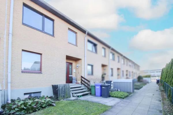 Immobilie in Königslutter am Elm - Gepflegtes Reihenmittelhaus mit Garten, Terrasse & Stellplatz - Bild 0