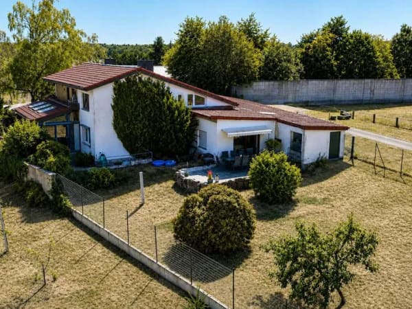 Immobilie in Grünberg - Vielseitiges Zweifamilienhaus mit großem Garten und umfangreichem Platzangebot - Bild 1