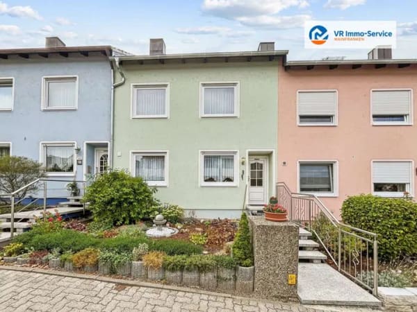 Immobilie in Ochsenfurt - Familienfreundliches Reihenmittelhaus mit zwei Gärten und Ausbaupotenzial - Bild 0
