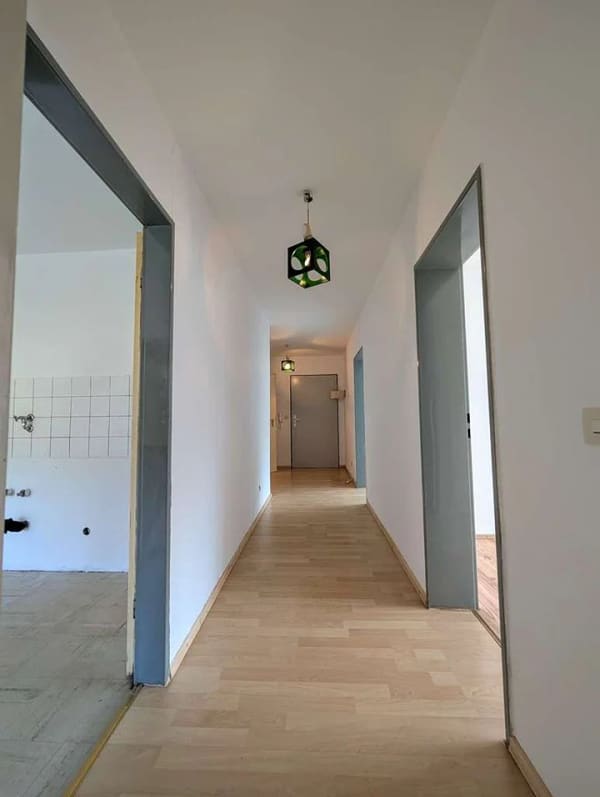 Immobilie in Oberkochen - Traumhafter Ausblick! Helle 3-Zimmer-Wohnung mit 2 Balkonen & Aufzug - Bild 2