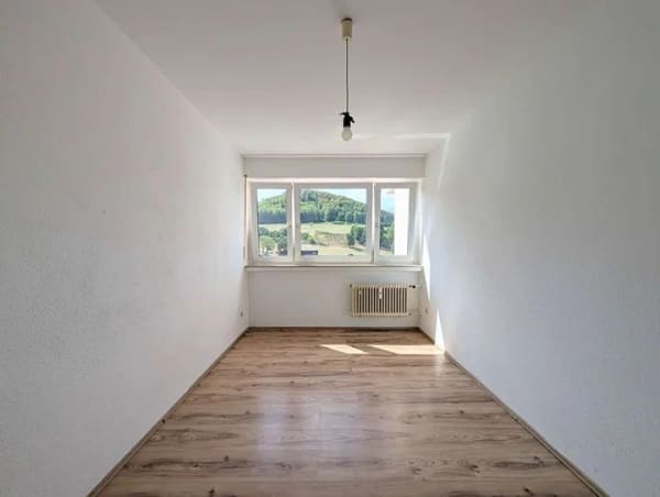 Immobilie in Oberkochen - Traumhafter Ausblick! Helle 3-Zimmer-Wohnung mit 2 Balkonen & Aufzug - Bild 4