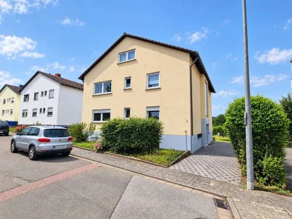 Immobilie in Mackenbach - Mackenbach, 4-Parteienhaus, 15 Zimmer, 6 Stellplätze, 32.000€ Kaltmiete p. a. - Bild 0