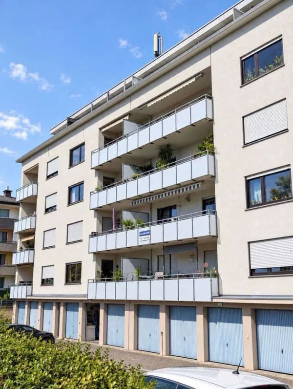 Immobilie in Offenbach an der Queich - Attraktive 4-Zimmer-Eigentumswohnung mit Loggia, Balkon und Einzelgarage - Bild 0