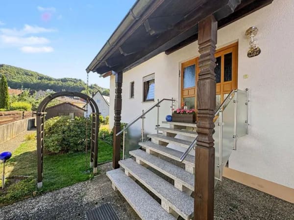 Immobilie in Schnaittach - Einfamilienhaus mit Einliegerwohnung in einem gepflegten Zustand in Osternohe - Bild 1